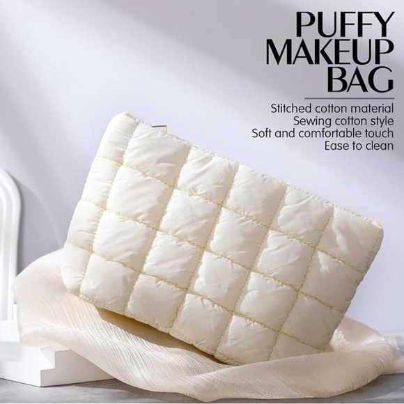💫NEW💫OFF WHITE PUFFER MAKEUP/ CLUTCH BAG - Picture 1 of 1